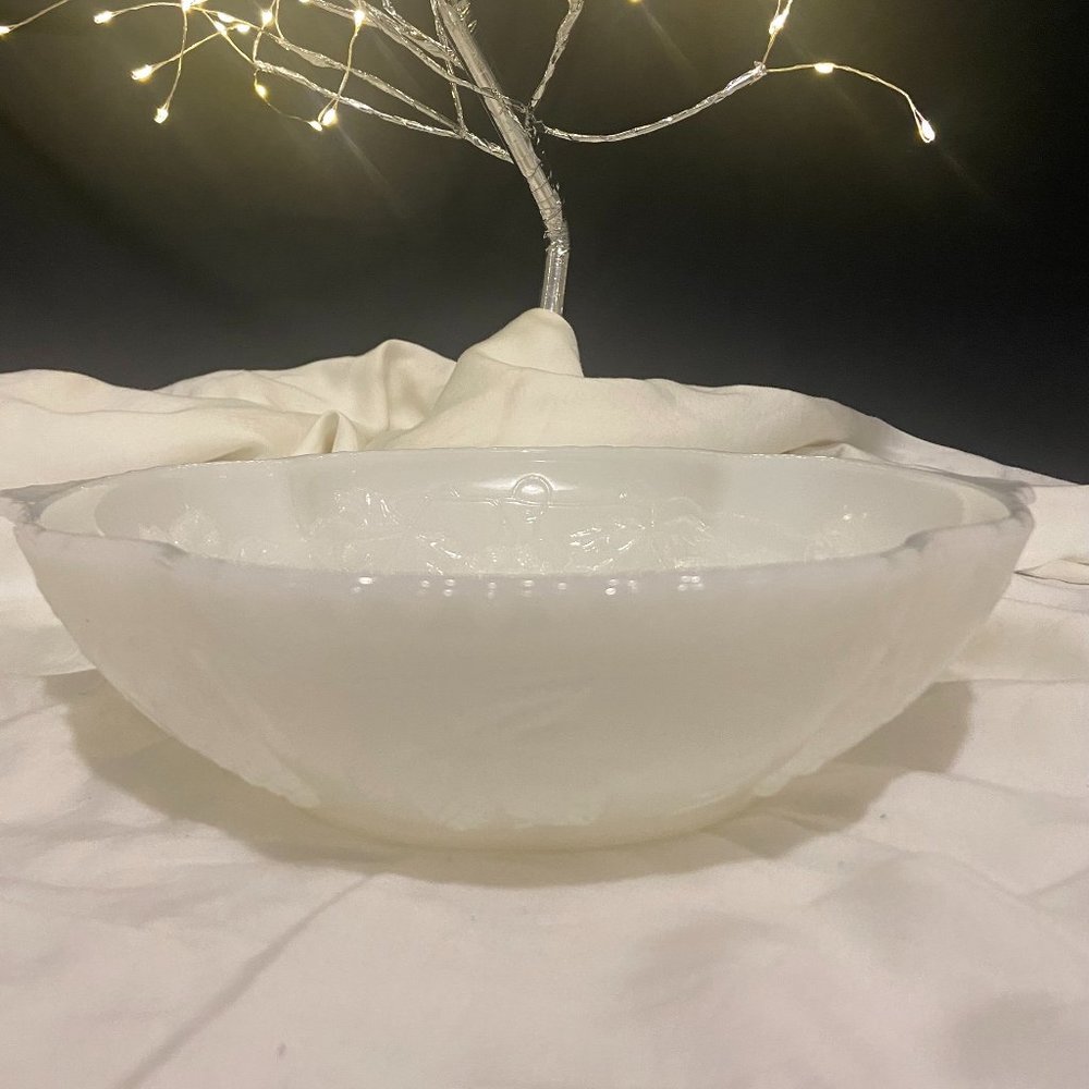 White 1920's bowl with grapes